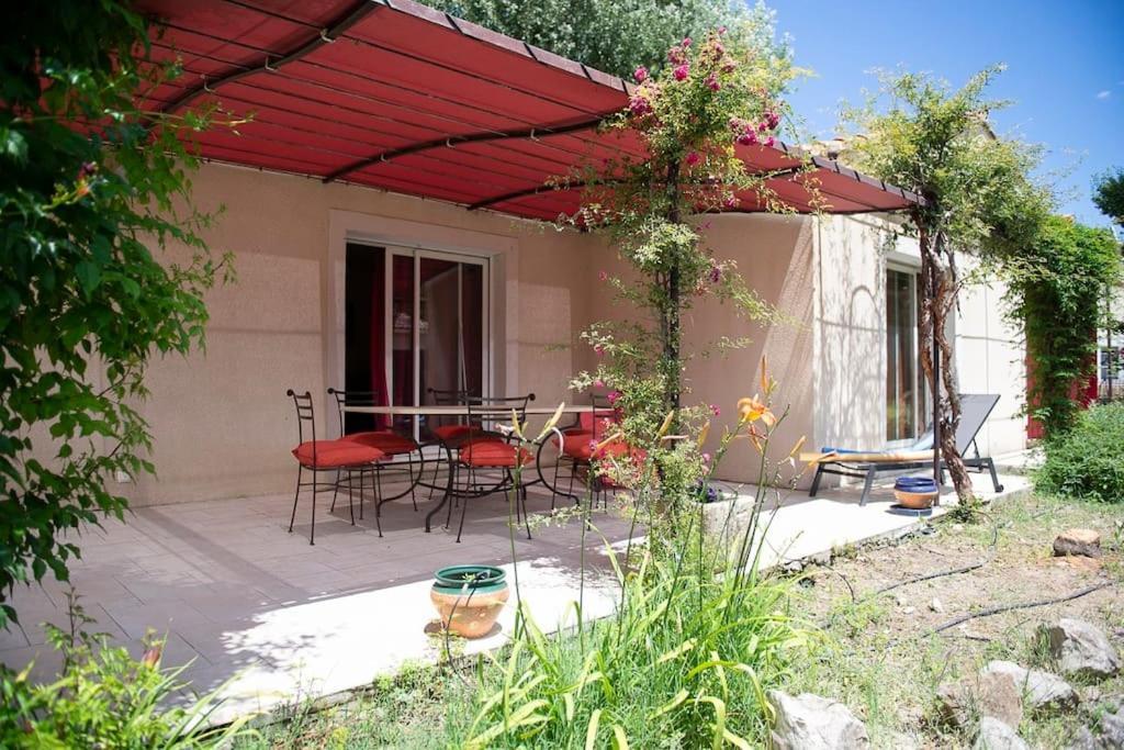 Petit Paradis . Pujaut Ngoại thất bức ảnh